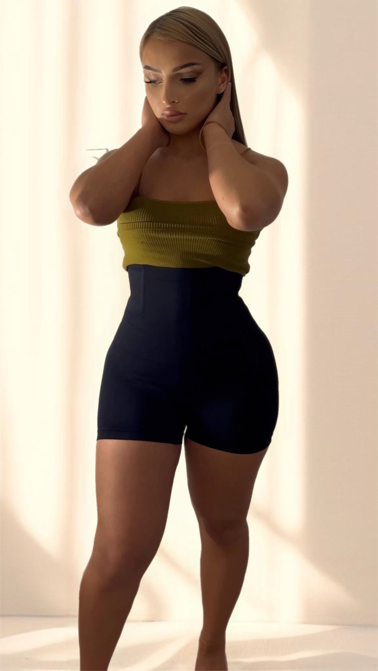Gaine shorty remonte fesse noire